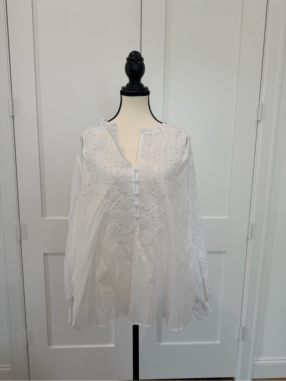 Gibson Latimer White Eyelet Embroidered Blouse XXL NWT